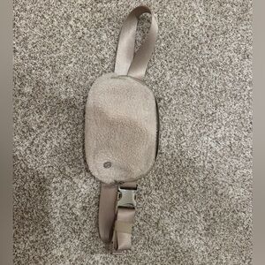 Lululemon Everywhere Belt Bag